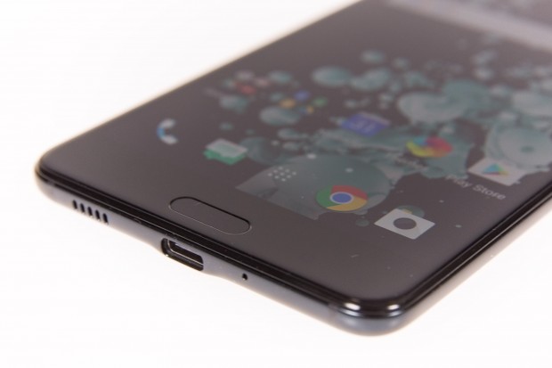 Geladen wird das U Ultra &uuml;ber einen USB-Typ-C-Anschluss, das Smartphone ist Quickcharge-f&auml;hig. (Bild: Martin Wolf/Golem.de)