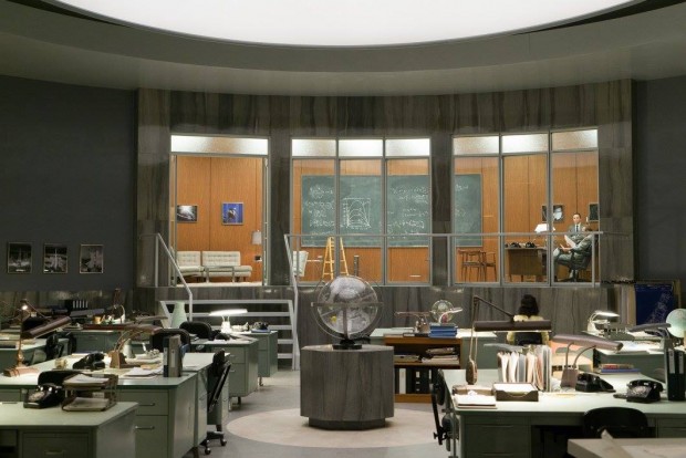 Nachbildungen der Nasa-Büros aus den 60ern wirken authentisch. (Bild: 20th Century Fox)