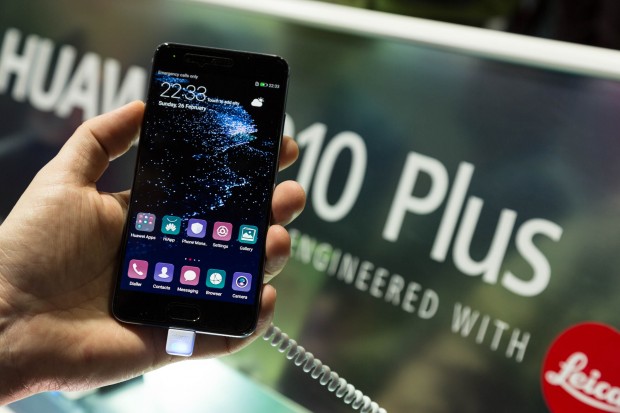 Das P10 Plus hat einen 5,5 Zoll großen Bildschirm. (Bild: Martin Wolf/Golem.de)