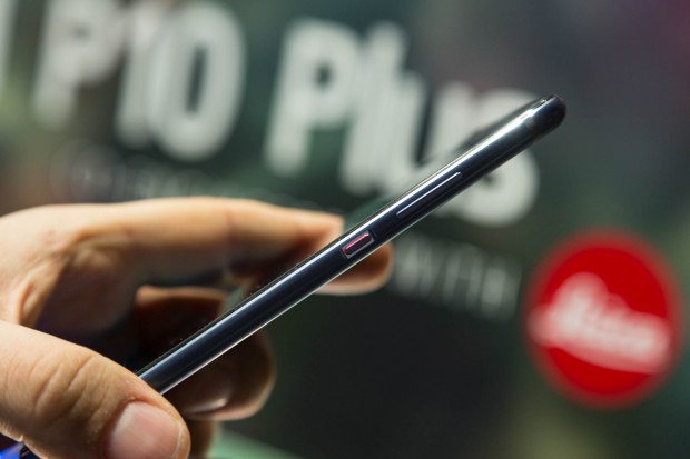 Das P10 Plus ist knapp 7 mm dünn. (Bild: Martin Wolf/Golem.de)