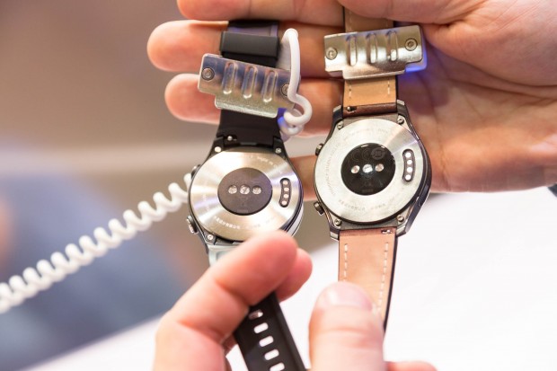 Beide Modelle haben einen Pulsmesser. (Bild: Martin Wolf/Golem.de)