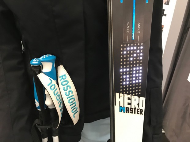 Prototyp: Im Ski von Rossignol ist ein Display für die Piq-Daten verbaut. (Foto: Peter Steinlechner/Golem.de)