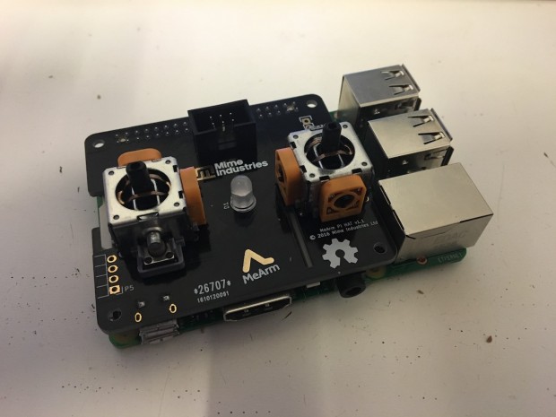 Aufsatz-Platine auf einem Raspberry Pi (Bild: Mime Industries)