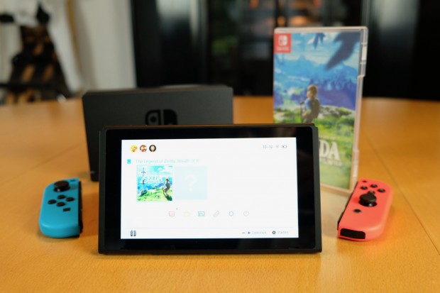Wir schalten die Nintendo Switch ein. (Foto: Michael Wieczorek/Golem.de)