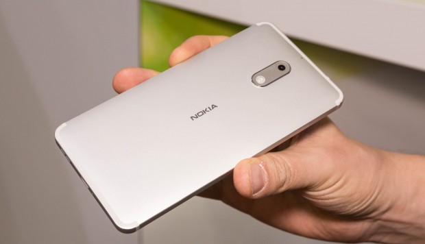 Das Gehäuse erinnert vom Design her an vergangene Nokia-Smartphones und ist sehr gut verarbeitet. (Bild: Martin Wolf/Golem.de)