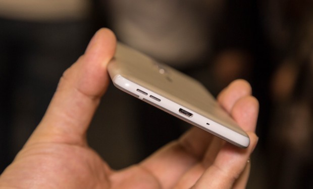 Auch hier hat HMD Global einen Micro-USB-Anschluss verbaut. (Bild: Martin Wolf/Golem.de)