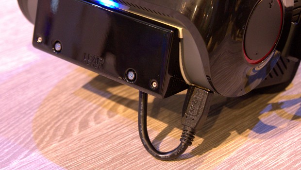 Er ist per USB mit dem VRDK verbunden (Foto: Marc Sauter/Golem.de)