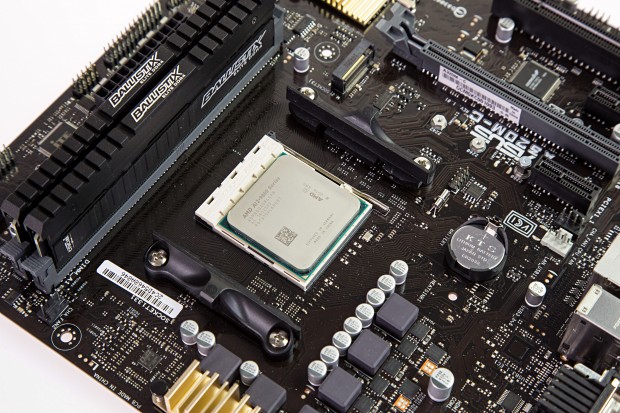 Der A12-9800 auf dem Asus A320M-C (Foto: Martin Wolf/Golem.de)