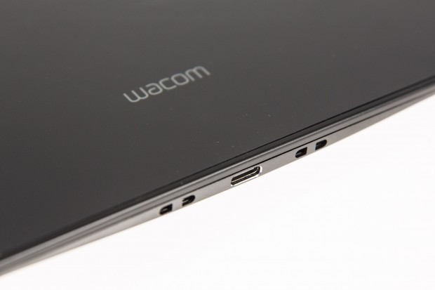 Das Stift-Tablet wird per USB Type C angeschlossen. (Bild: Martin Wolf/Golem.de)