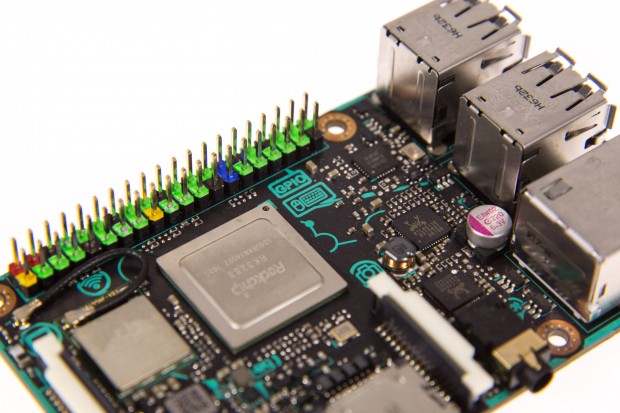 Die Symbole auf dem Board sind eher eine Spielerei... (Bild: Martin Wolf/Golem.de)