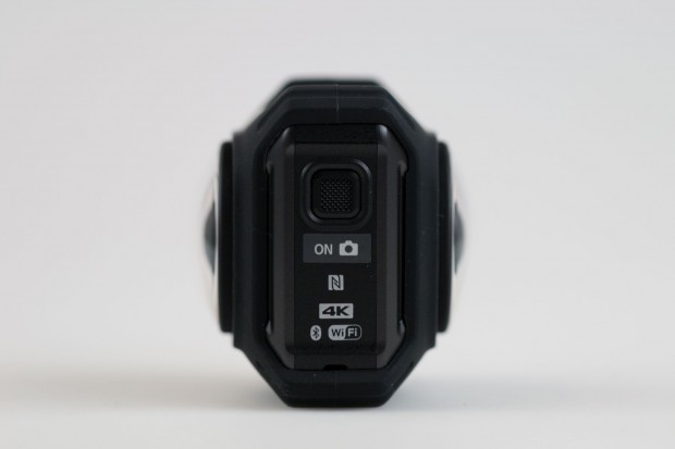 ... ist eine Kameras mit zwei Objektiven. (Foto: Werner Pluta/Golem.de)