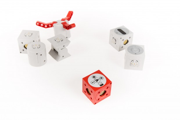 Die elektronischen Komponenten umfassen den Powerbrain, bewegliche Teile und Sensoren. (Bild: Martin Wolf/Golem.de)