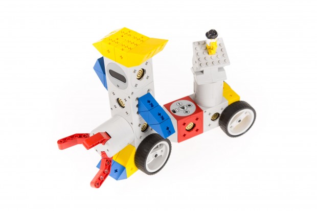 Unsere Eigenkonstruktion Drumpy vereint eine Vielzahl von Bauteilen. (Bild: Martin Wolf/Golem.de)