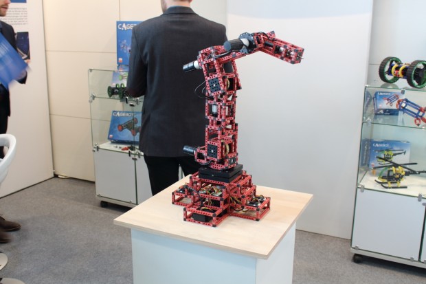 Roboterarm mit 6 Freiheitsgraden von Cagebot (Bild: Alexander Merz/Golem.de)