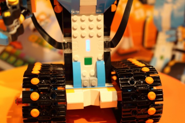 Das Bluetooth-fähige Steuermodul entspricht dem WeDo-Set (Bild: Alexander Merz/Golem.de)