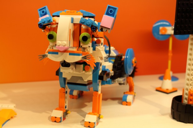 Das Katzenmodell reagiert auf menschliche Berührungen (Bild: Alexander Merz/Golem.de)