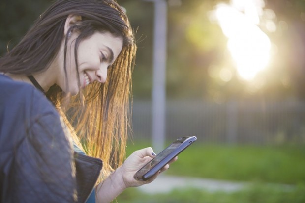 Eye - iPhone-H&uuml;lle mit eingebautem Android-Smartphone (Bild: Esti)