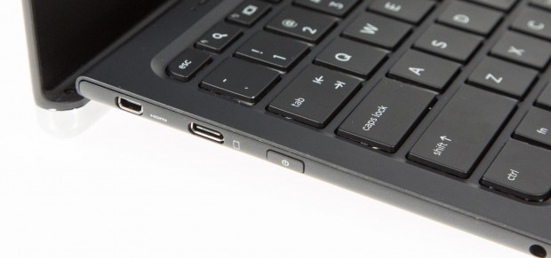 An der linken Seite befinden sich USB, HDMI und der Power-Knopf. (Bild: Martin Wolf/Golem.de)