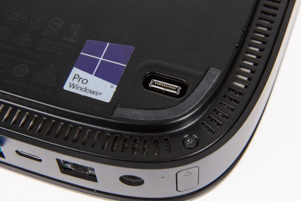 Auf der Unterseite ist der Slice-Anschluss zu sehen. (Foto: Martin Wolf/Golem.de)