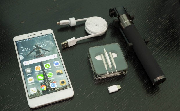 Honor 6X Premium mit Zubeh&ouml;rpaket (Bild: Martin Wolf/Golem.de)