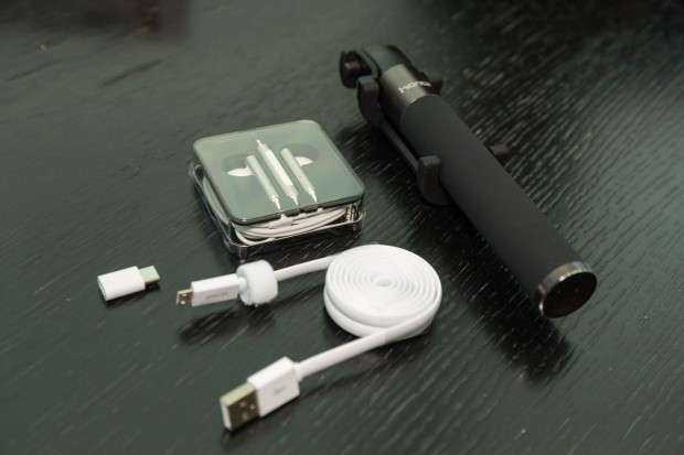 Honor 6X Premium mit Zubeh&ouml;rpaket (Bild: Martin Wolf/Golem.de)