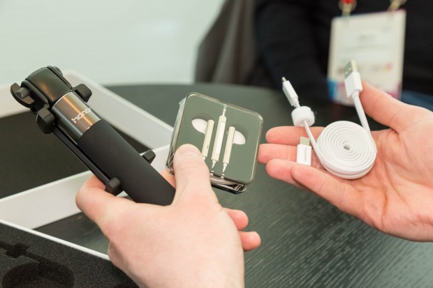 Honor 6X Premium mit Zubeh&ouml;rpaket (Bild: Martin Wolf/Golem.de)