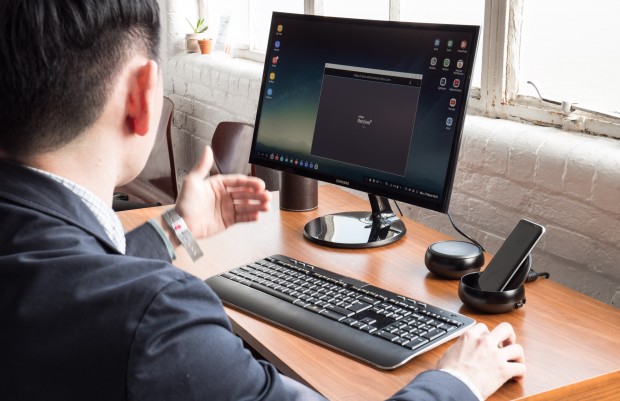 Nach wenigen Sekunden startet der Desktop, der wie ein PC mit Maus und Tastatur bedient werden kann. (Bild: Martin Wolf/Golem.de)
