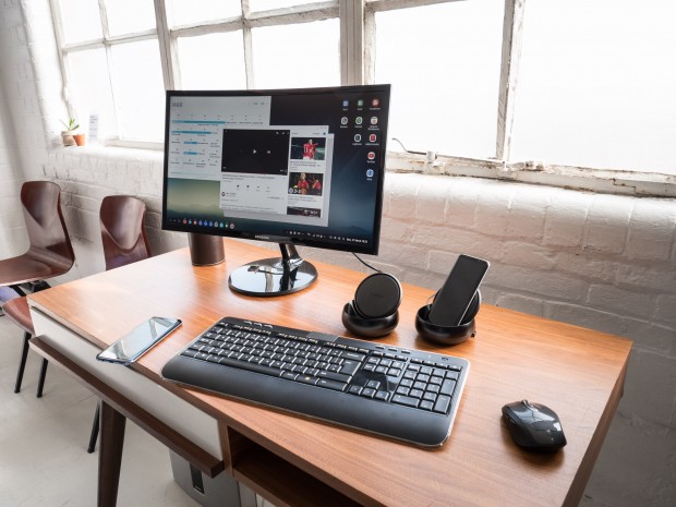 DeX ermöglicht Multitasking mit Android-Apps in Fenstern. (Bild: Martin Wolf/Golem.de)