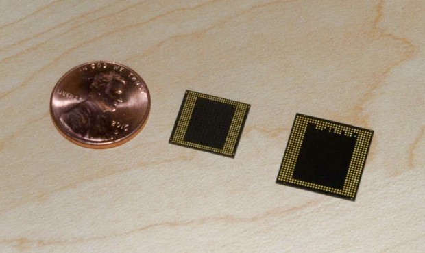 Der SDM835 (m.) ist dank 10-nm-Verfahren recht klein. (Foto: Andreas Sebayang/Golem.de)