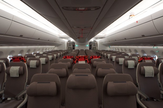 Dahinter geht es mit einer weitestgehend ausgestatteten Kabine weiter. (Foto: Andreas Sebayang)