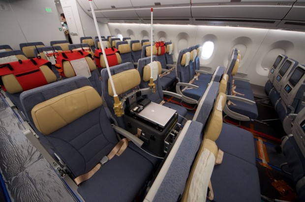 In den normalen Sitzen werden nur Laptops angeschnallt. (Foto: Andreas Sebayang)