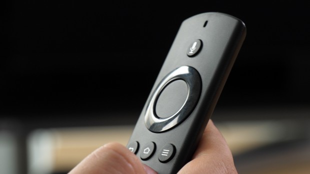 Die Kn&ouml;pfe auf der Fernbedienung sind mit einem Finger erreichbar. (Bild: Martin Wolf/Golem.de)