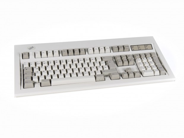 Eine Model-M-Tastatur von IBM - genau genommen das Enhanced Keyboard (Bild: Martin Wolf/Golem.de)