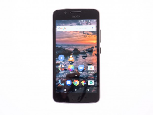 Das Moto G5 hat ein 5 Zoll großes Full-HD-Display. (Bild: Martin Wolf/Golem.de)