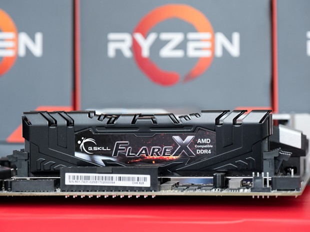 G.Skills Flare X vor Ryzen-Verpackungen (Foto: Martin Wolf/Golem.de)