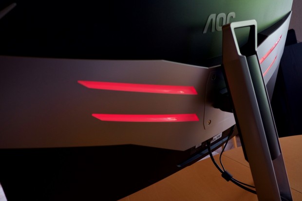 Die Farbe der RGB-Beleuchtung l&auml;sst sich einstellen. (Foto: Michael Wieczorek/Golem.de)