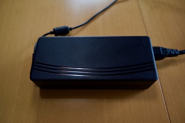 Das klobige Netzteil (Foto: Michael Wieczorek/Golem.de)