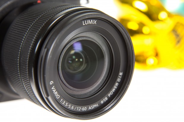 Das Lumix-G-Vario-MFT-Objektiv F3,5 - 5,6 / 12 - 60 mm kam als Kitoptik mit unserer GH5. (Foto: Martin Wolf/Golem.de)