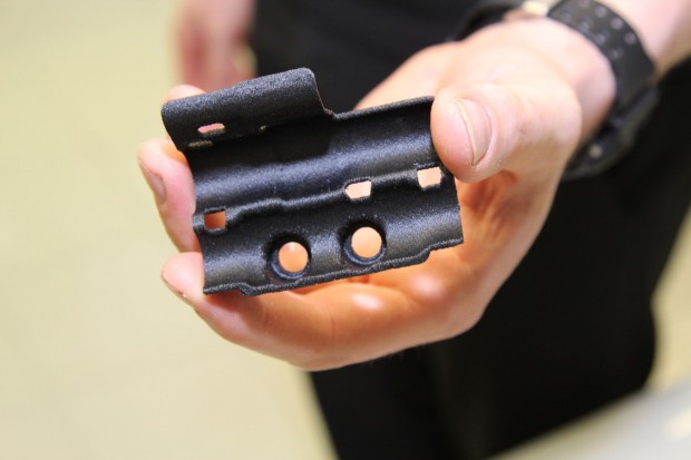 ... oder diese Halterung f&uuml;r eine Hydraulikleitung. (Foto: Stratasys)