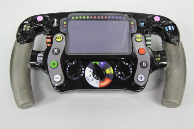 Mit einem 3d-gedruckten Prototyp wurde die Bedienbarkeit des Lenkrads getestet. (Foto: Stratasys)