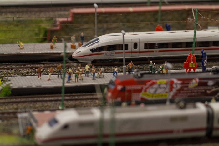 in erste Linie geht es natürlich um Züge. In Deutschland sind verschiedene ICEs unterwegs. (Foto: Werner Pluta/Golem.de)