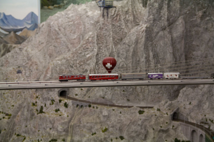 In der Schweiz geht es über Brücken und durch Tunnel. (Foto: Werner Pluta/Golem.de)