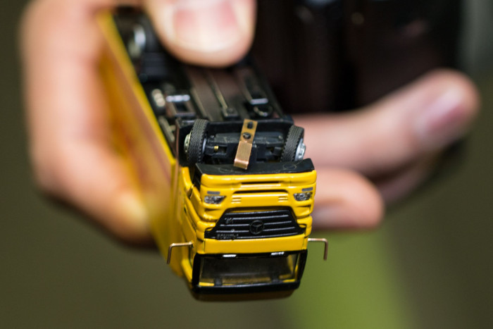 Damit sie fahren können, werden sie aufwendig umgebaut. (Foto: Werner Pluta/Golem.de)