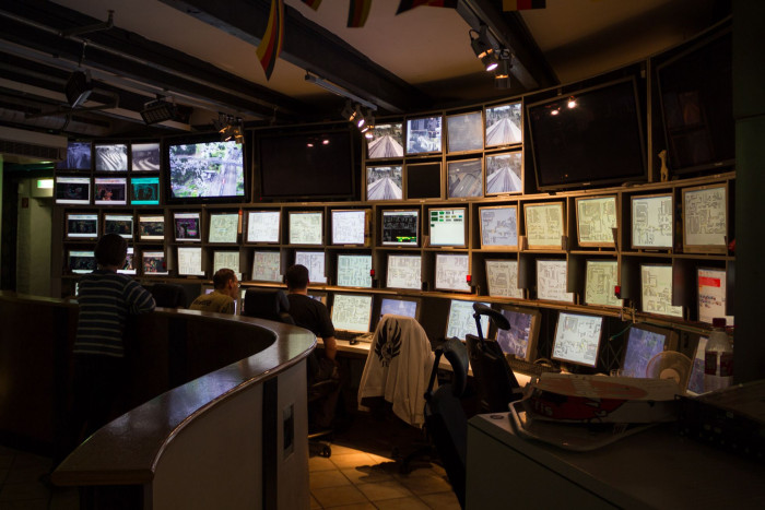 Vom Leitstand aus wird das Geschehen genau beobachtet. (Foto: Werner Pluta/Golem.de)