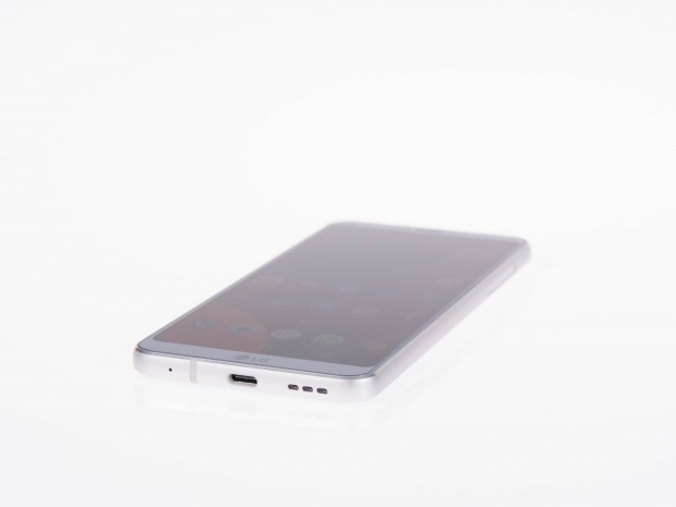 Das LG G6 mit breiterem und nicht abgerundetem Rand (Bild: Martin Wolf/Golem.de)