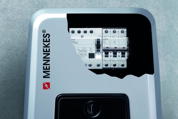 Ladeboxen von Mennekes gibt es mit integrierten Leistungs- und Fehlerstromschutzschaltern. (Foto: Mennekes)