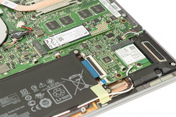 Lediglich WLAN-Karte und SSD lassen sich ausbauen. (Bild: Martin Wolf/Golem.de)