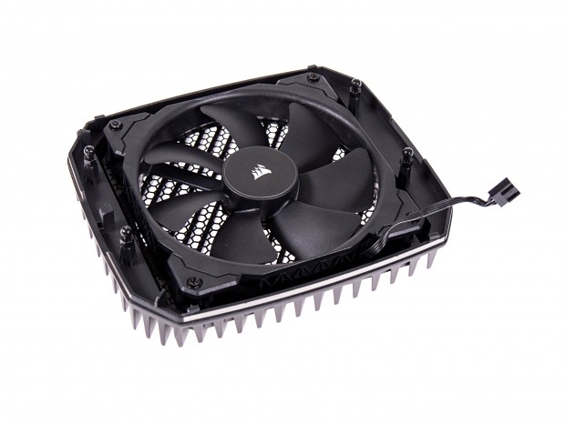 Der 140-mm-L&uuml;fter k&uuml;hlt beide Radiatoren. (Foto: Martin Wolf/Golem.de)