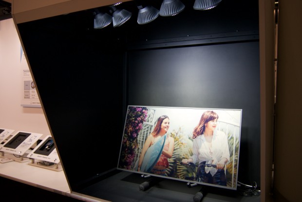 Die Kamera ist aufgrund des beschr&auml;nkten Dynamikumfangs leider nicht in der Lage, das richtige Bild aufzunehmen. (Andreas Sebayang/Golem.de)