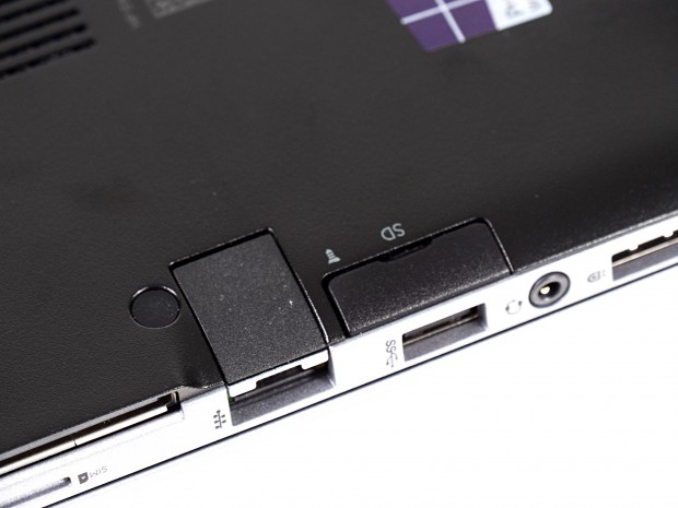 Auf der Unterseite versteckt sich ein SD-Kartenleser (Foto: Martin Wolf/Golem.de)